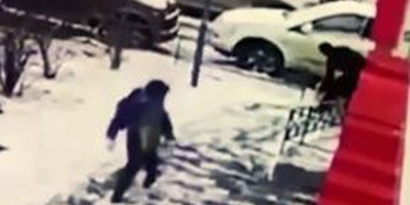 Rusya'da Küçük Çocuğun Önünde Korkunç Cinayet!