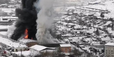 Rusya'da Tarihi Fabrikada Yangın