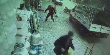 Rüzgarın Uçurduğu Çatının Altında Kalmaktan Son Anda Kurtuldular