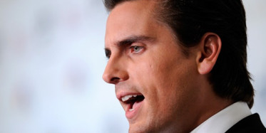 Genç Kızlara Olan Bağımlılığı Gittikçe Artıyor!