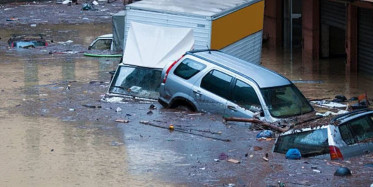 Sağanak Meksika’yı etkisi altına aldı: Araçlar sele kapılıp sürüklendi