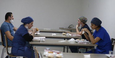 Sağlık Çalışanları İlk Sahurunu Mesai Başında Yaptı