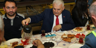Binali Yıldırım ile Vatandaş Arasında Sahur Muhabbeti
