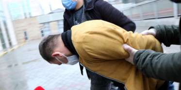 Samsun'da Çocuğunun Yanında Eski Eşini Döven Adam Adliyeye Çıkartıldı