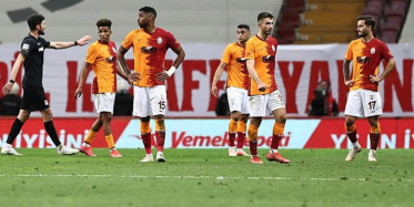 Sarı- Kırmızılı Takım 4 Oyuncuyla Vedalaştı