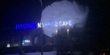 Sarıkamış'ta Havaya Atılan Su Anında Dondu