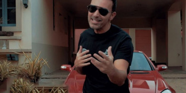 Mustafa Sandal Yeni Klibindeki Akrep Yeme Sahnesi