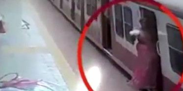 Elbisesi Tren Kapısına Takılan Kadın Ölümden Döndü