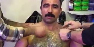 Göğüs Kıllarını Ağdayla Aldıran Cesur Yürek