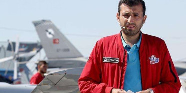 Selçuk Bayraktar Gençlerin Ricasını Kırmadı! Öğrencilerin Hazırladığı Otonom Araçları İnceledi