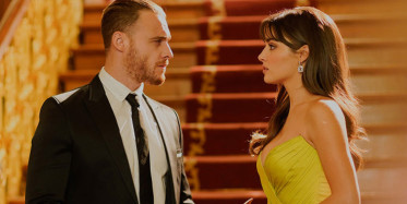 Sen Çal Kapımı Dizisinin Fragmanı Yayınlandı, Eda ve Serkan'ın Öpüşme Sahnesi Tepki Çekti!