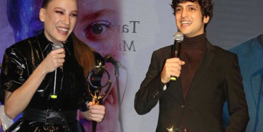 Serenay Sarıkaya ve Taner Ölmez Ödül Gecesinde Bir Araya Geldi