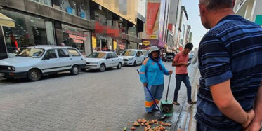 Zabıta Seyyar Satıcının İncirlerini Döktü Vatandaş Tepki Gösterdi