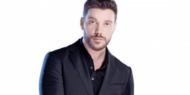 Sinan Akçıl’ın Büst Şeklindeki Doğum Günü Pastası Olay Oldu