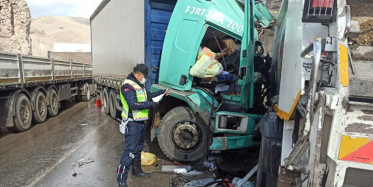 Sincan'da Çöp Kamyonu ile Tırın Çarpışma Anları