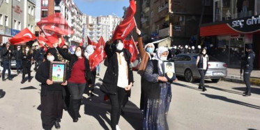 Şırnaklı Aileler HDP Binası Önünde Eylem Düzenledi!