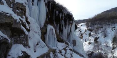 Sivas’ta Şelale Dondu:Ortaya Kartpostallık Görüntüler Çıktı