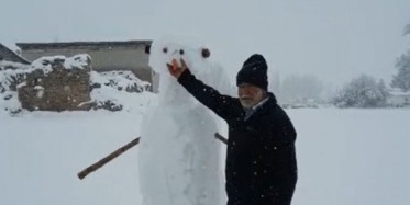 Sivas’ta Yaşayan 66 Yaşındaki Adam Kardan Adamla Güreş Tuttu O Anlar Sosyal Medyada Olay Oldu
