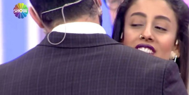 Damat Adayı Canlı Yayında Solmaz'ın Öyle Yerlerine Dokundu ki...