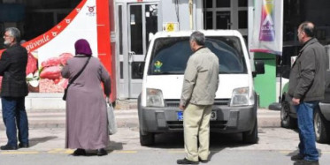 Sivas'ta Coronavirüs Nedeniyle Sosyal Mesafeli Kuyruk