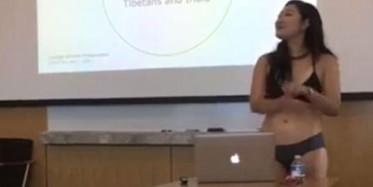 Hocasının 'Şortun Kısa' Eleştirisine Soyunarak Tepki Veren Genç Kız