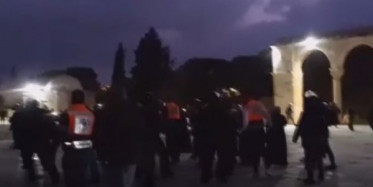 İsrail Polisi Mescid-i Aksaya Saldırdı