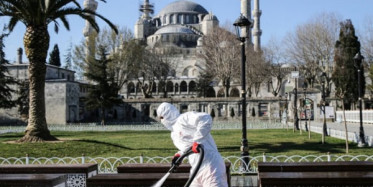 Sultanahmet Meydanı’nda Dezenfekte İşlemi