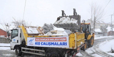 Sultangazi Belediyesi Alibeyköy Barajı’na Kamyonla Kar Taşıyor