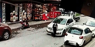 Sultangazi'de Küçük Çocuğun Arabanın Önüne Atladığı Anlar!