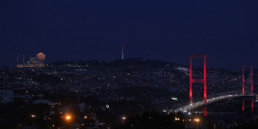 Süper Çiçek Kanlı Ay Tutulması Görenleri Büyüledi