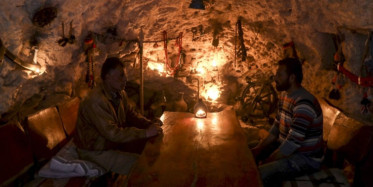 Suriye'de Sivillerin Sığındığı Mağara Sanat Galerisine Çevrildi