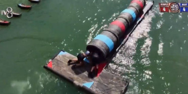 Survivor'da olay yaratan görüntüler: İki yarışmacı üst üste binince...