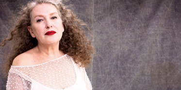 Sanatçı Suzan Kardeş, 25 Yaş Küçük Sevgilisiyle Görüntülendi