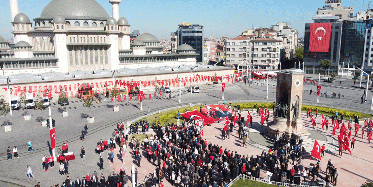 Taksim Meydanı'nda 19 Mayıs Töreni Düzenlendi