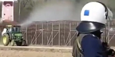 Sınırdaki Göçmenlerin Üzerine Traktörle Tarım İlacı Sıkıldı!