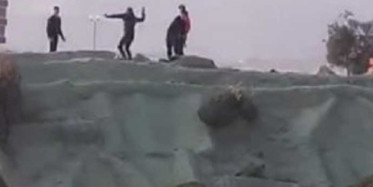 Araçlara Taş Atan Gençler Görüntülendi