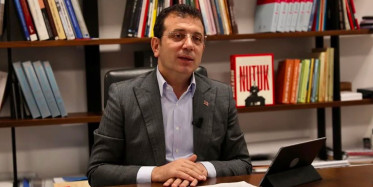 Taziye ziyaretinde Kur’an okuyan Ekrem İmamoğlu sosyal medyanın diline düştü