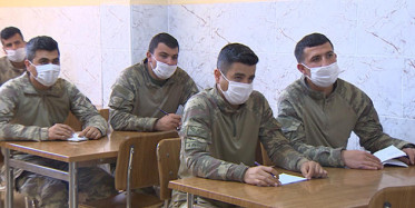 Tel Abyad'da Görev Yapan Mehmetçik Arapça Öğreniyor