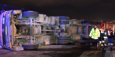 TEM Otoyolunda TIR Devrildi