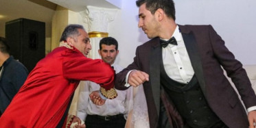 Coronavirüs Düğünleride Etkiledi! Temassız Halay