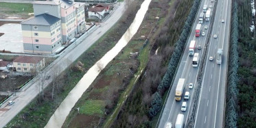 TEM'de 4 Araçlı Zincirleme Kaza