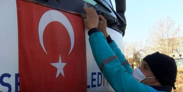 Temizlik İşçisi Türk Bayrağına Sahip Çıktı