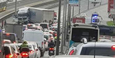 Tır Metrobüs Yoluna Girdi!