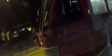 Tranvay'a Asılan Çocuk Şok Etti