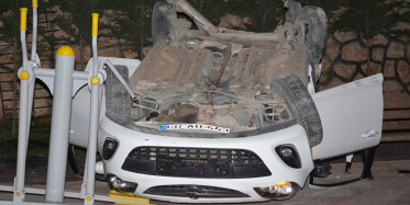 Tokat’ta Otomobil Site Bahçesine Uçtu