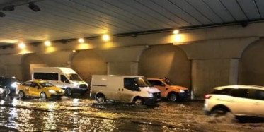 İstanbul'da Topkapı Alt Geçidini Su Bastı