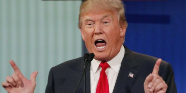 Trump'ın Korumasının Eline Dikkat