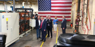Trump, Maske Üretim Tesisini Maskesiz Gezdi