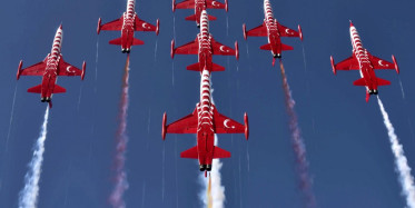 Türk Yıldızları’ndan nefes kesen gösteri: Azerbaycan TEKNOFEST etkinliği AKINCI TİHA tarafından kaydedildi