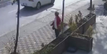 Tuzla’da Yaya Kaldırımda Yürüyen Kadın Kazadan Son Anda Kurtuldu